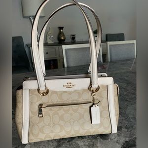 Coach Kailey Carryall in Signature Canvas Light Khaki Chalk / Handbag Satchel